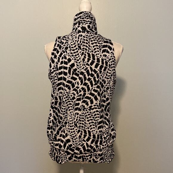 New Directions Stretchy Blouse with High Neck Closure & Animal Print Size M - Picture 3 of 5
